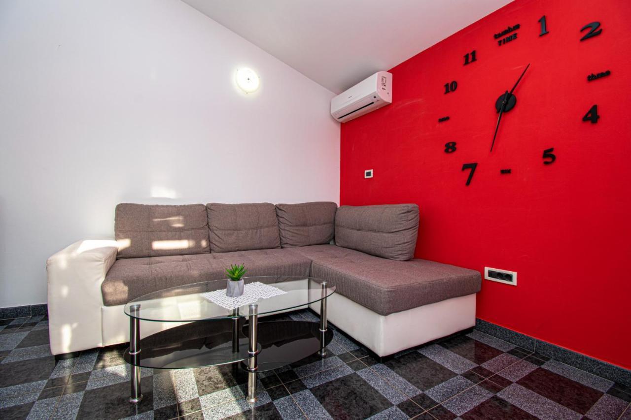 Apartments With Pool In Pula,Croatia Bagian luar foto