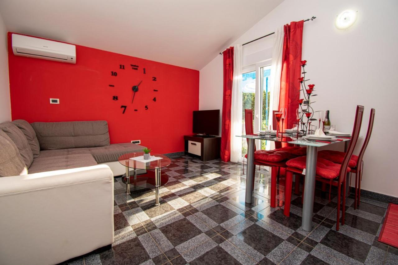Apartments With Pool In Pula,Croatia Bagian luar foto