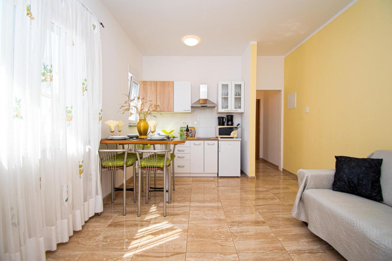 Apartments With Pool In Pula,Croatia Bagian luar foto