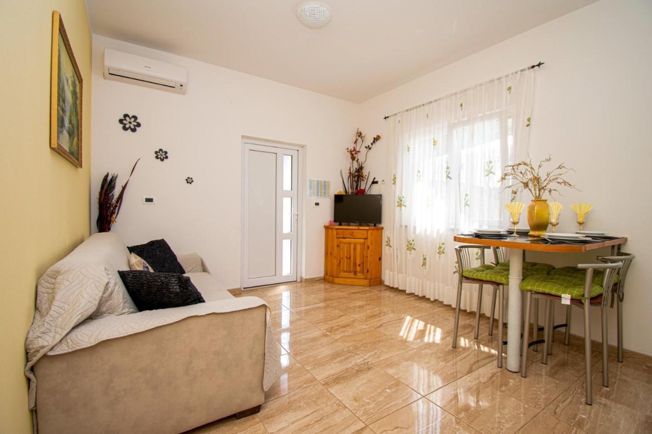 Apartments With Pool In Pula,Croatia Bagian luar foto