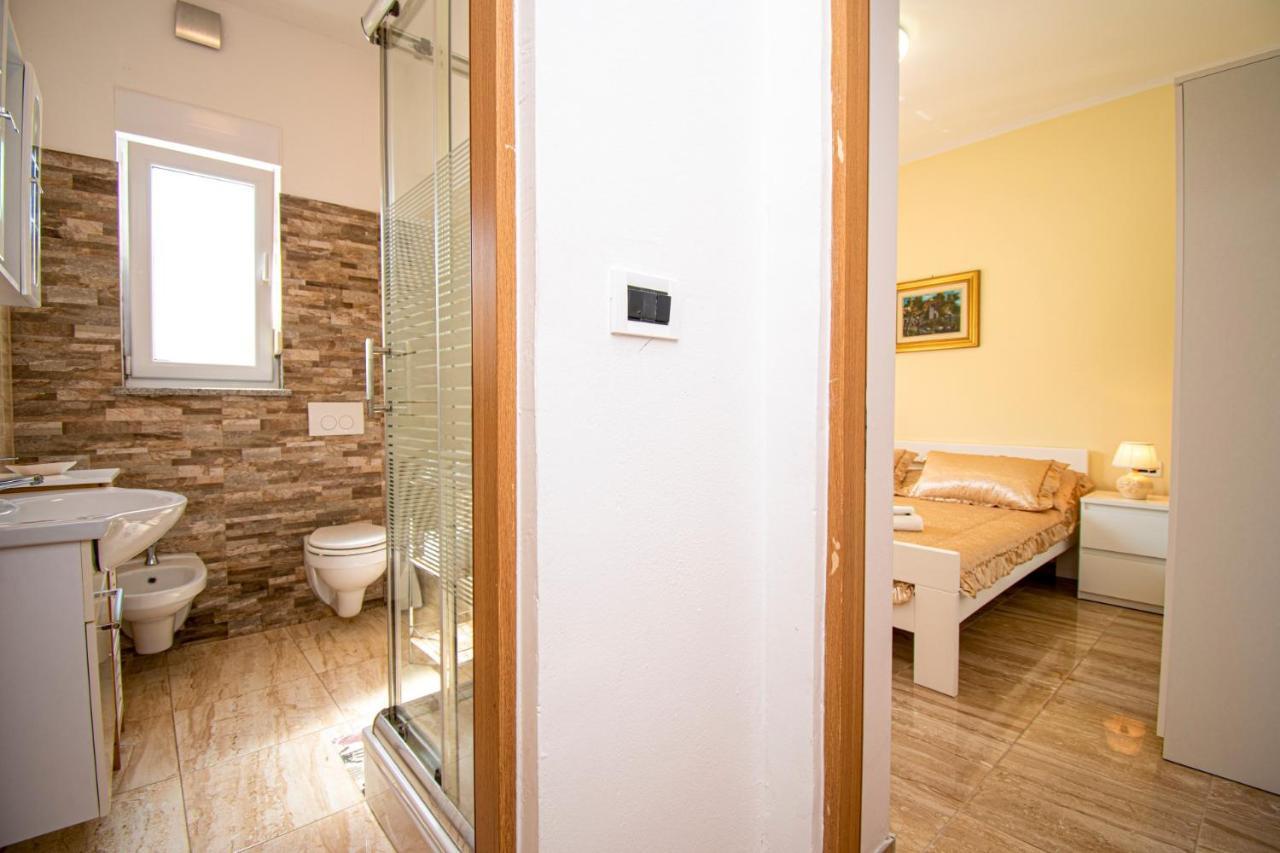Apartments With Pool In Pula,Croatia Bagian luar foto