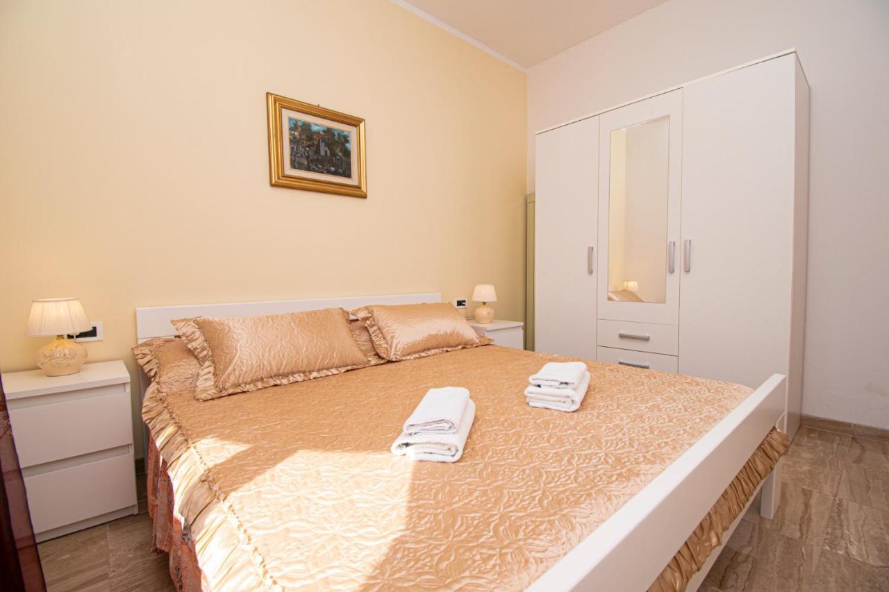 Apartments With Pool In Pula,Croatia Bagian luar foto