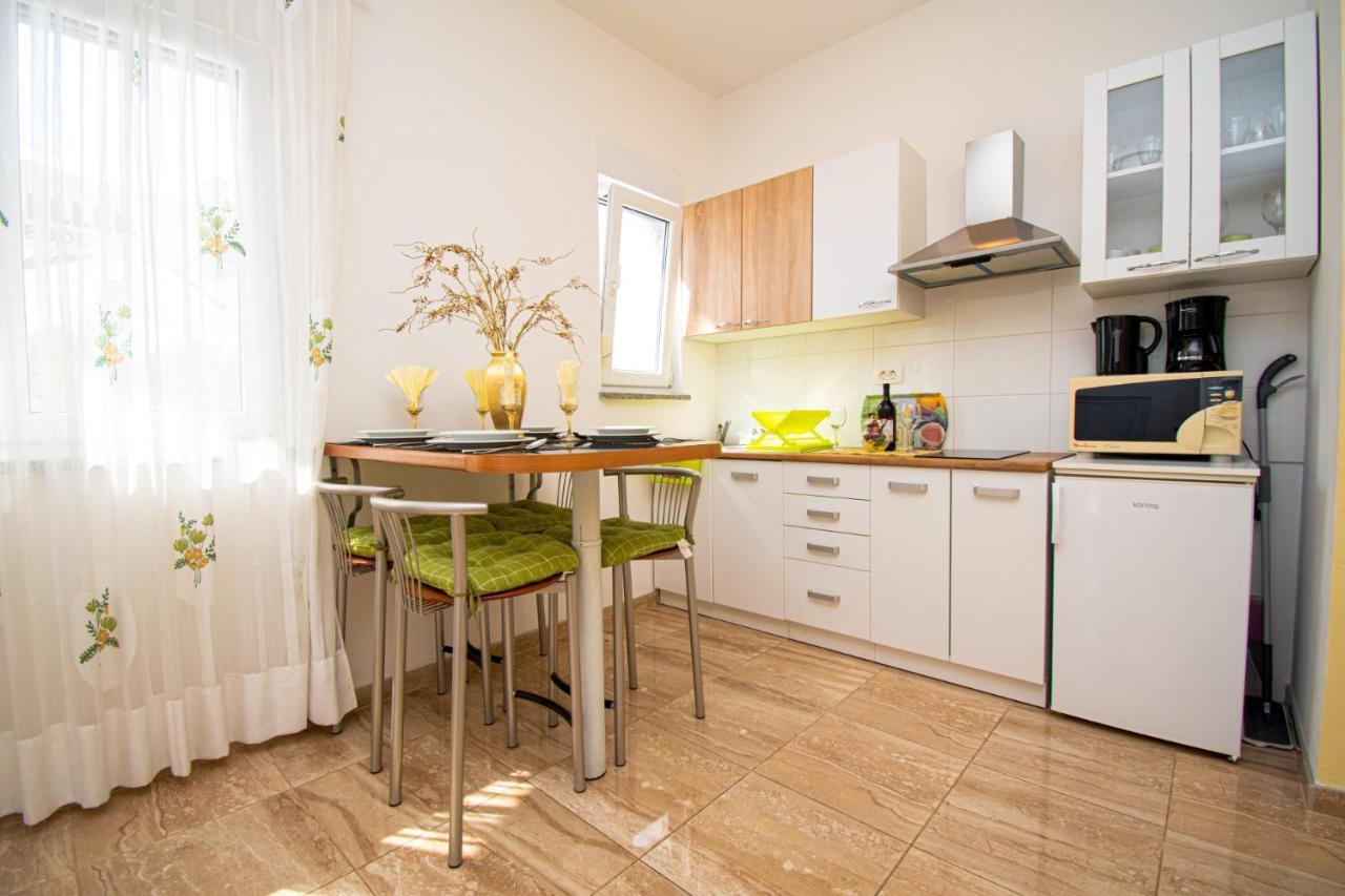 Apartments With Pool In Pula,Croatia Bagian luar foto