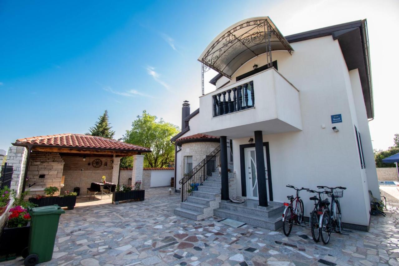 Apartments With Pool In Pula,Croatia Bagian luar foto