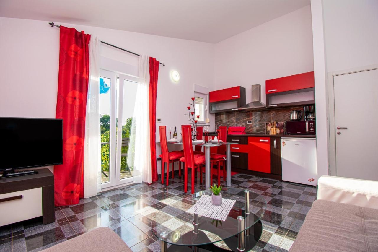 Apartments With Pool In Pula,Croatia Bagian luar foto
