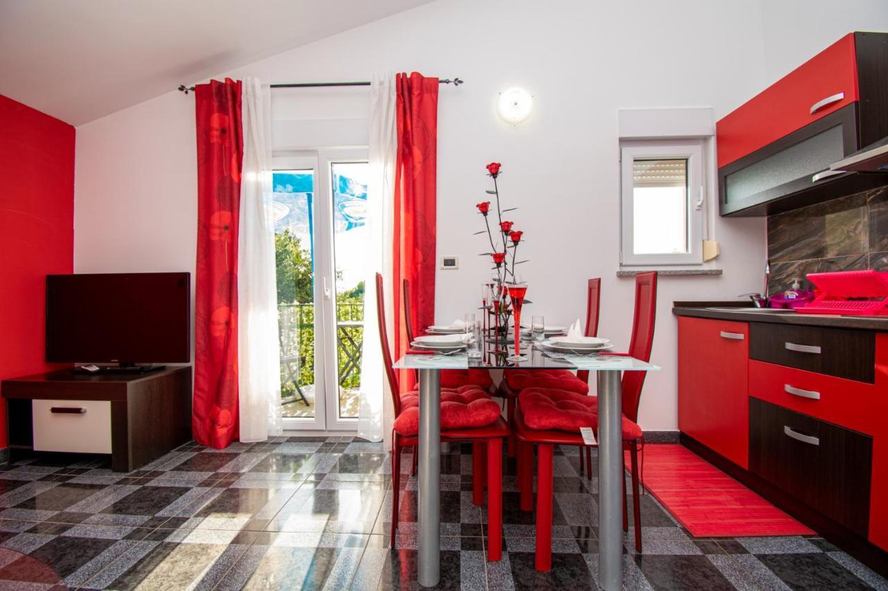 Apartments With Pool In Pula,Croatia Bagian luar foto