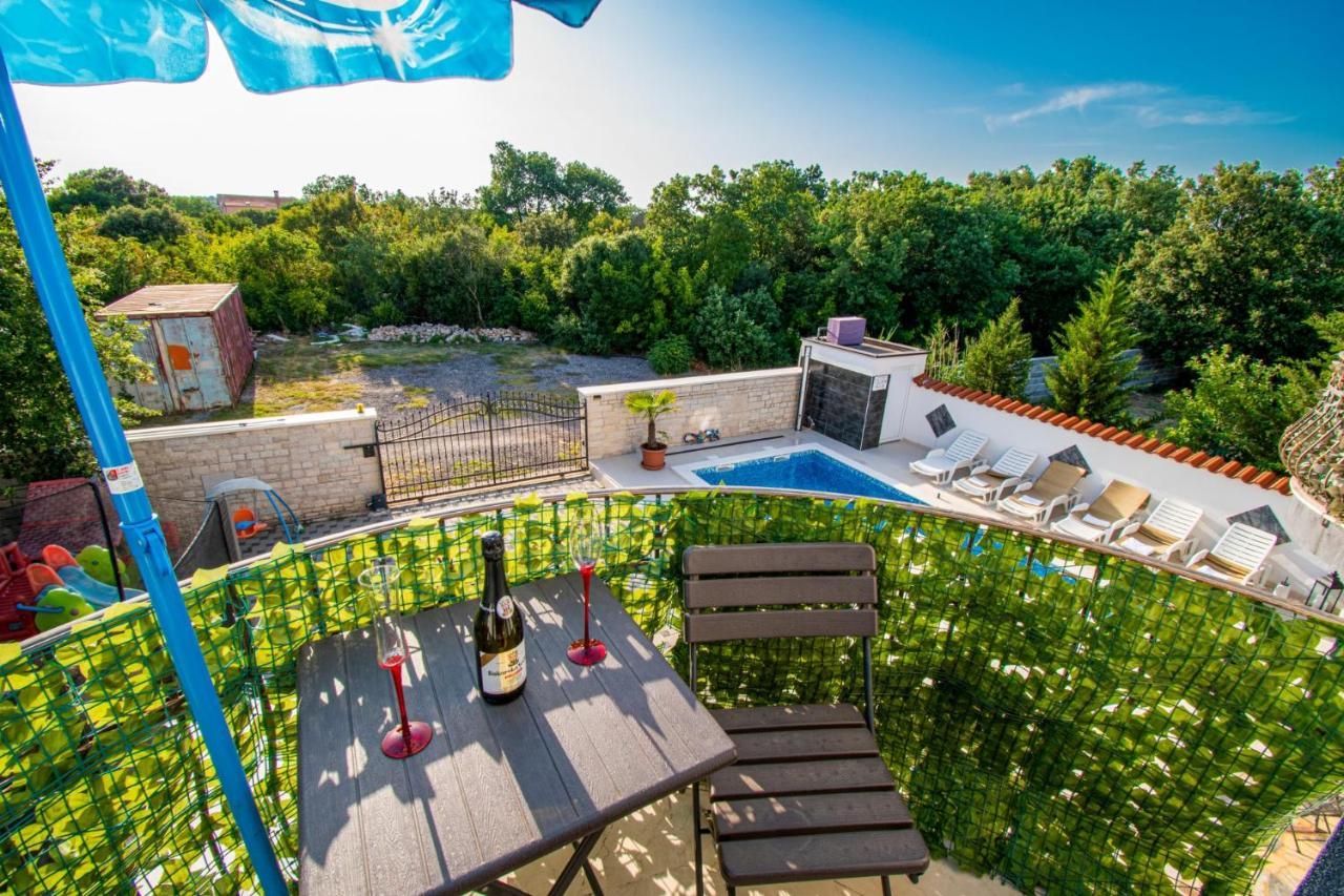 Apartments With Pool In Pula,Croatia Bagian luar foto