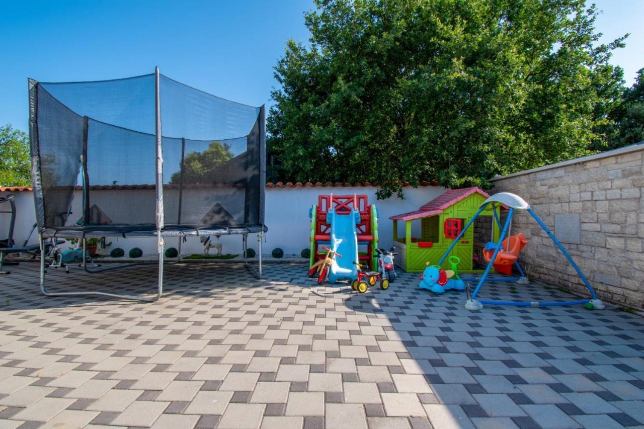 Apartments With Pool In Pula,Croatia Bagian luar foto
