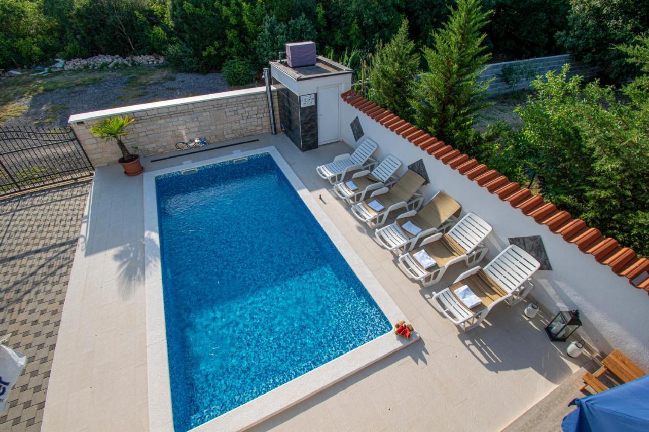 Apartments With Pool In Pula,Croatia Bagian luar foto