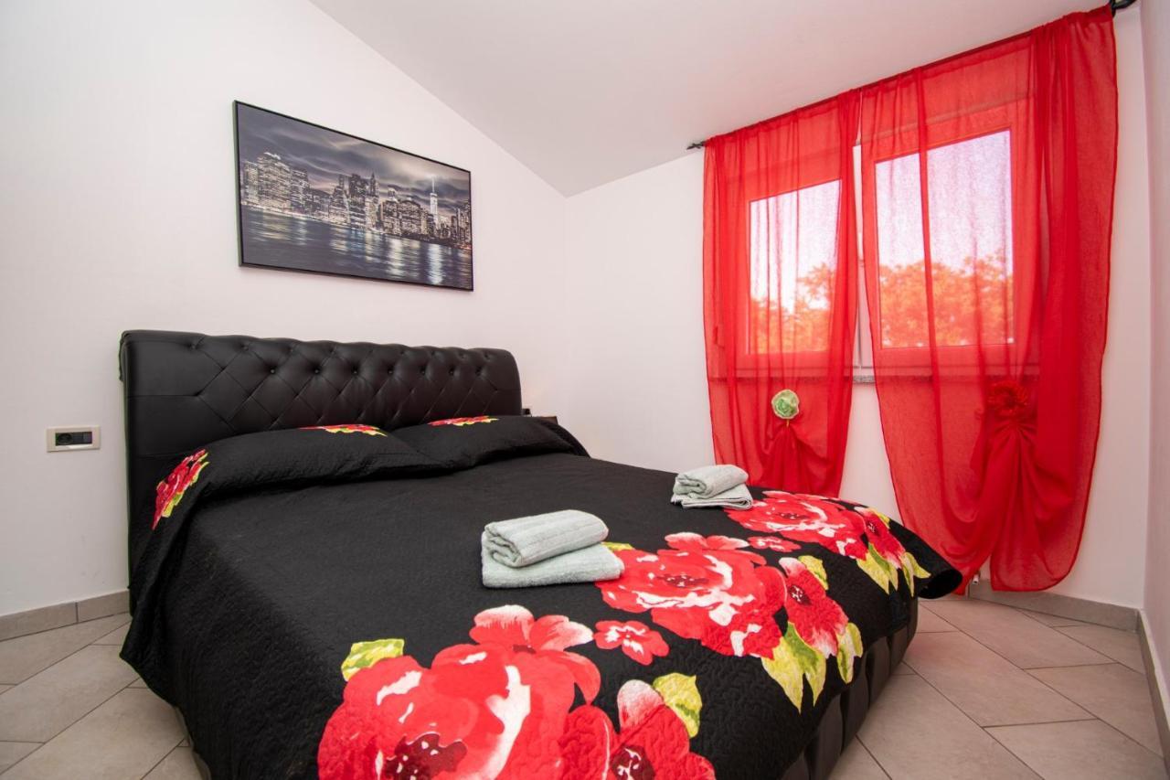 Apartments With Pool In Pula,Croatia Bagian luar foto