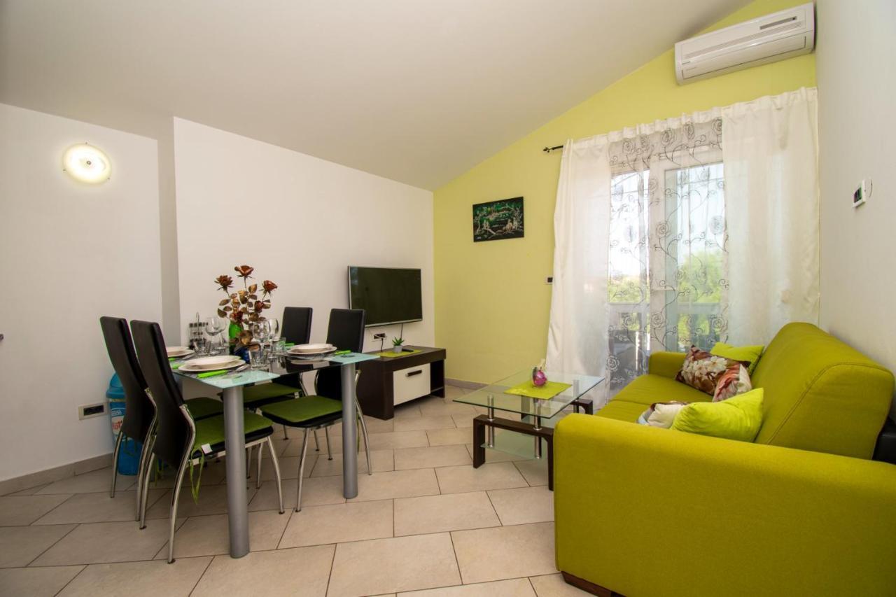 Apartments With Pool In Pula,Croatia Bagian luar foto