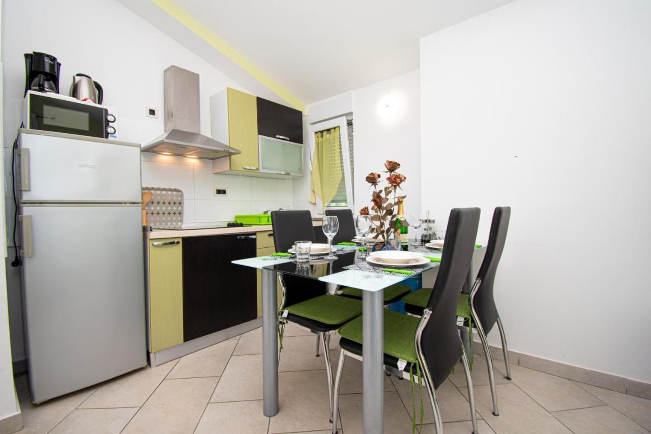 Apartments With Pool In Pula,Croatia Bagian luar foto