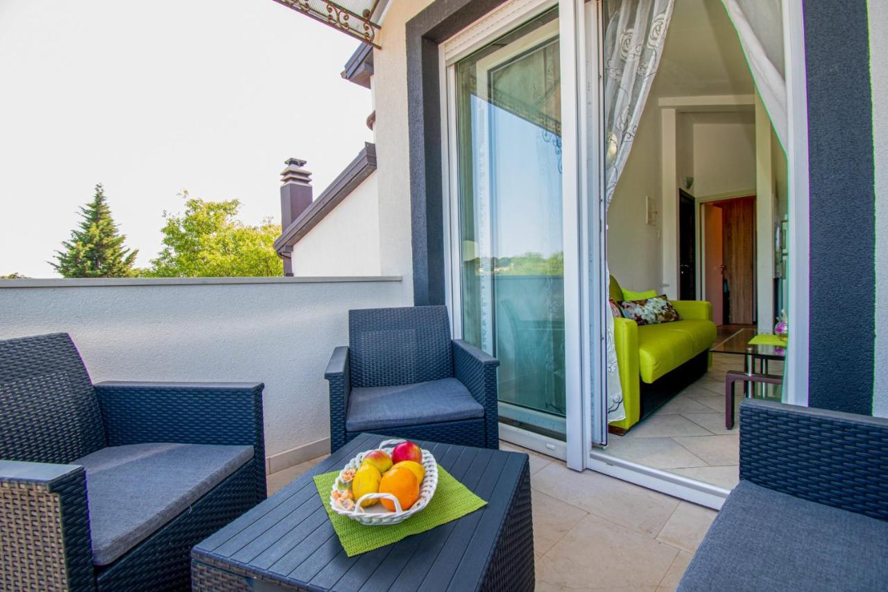 Apartments With Pool In Pula,Croatia Bagian luar foto