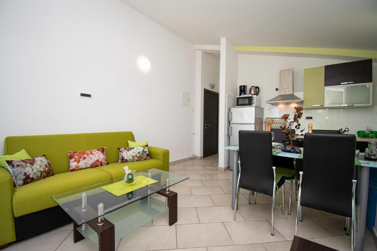 Apartments With Pool In Pula,Croatia Bagian luar foto