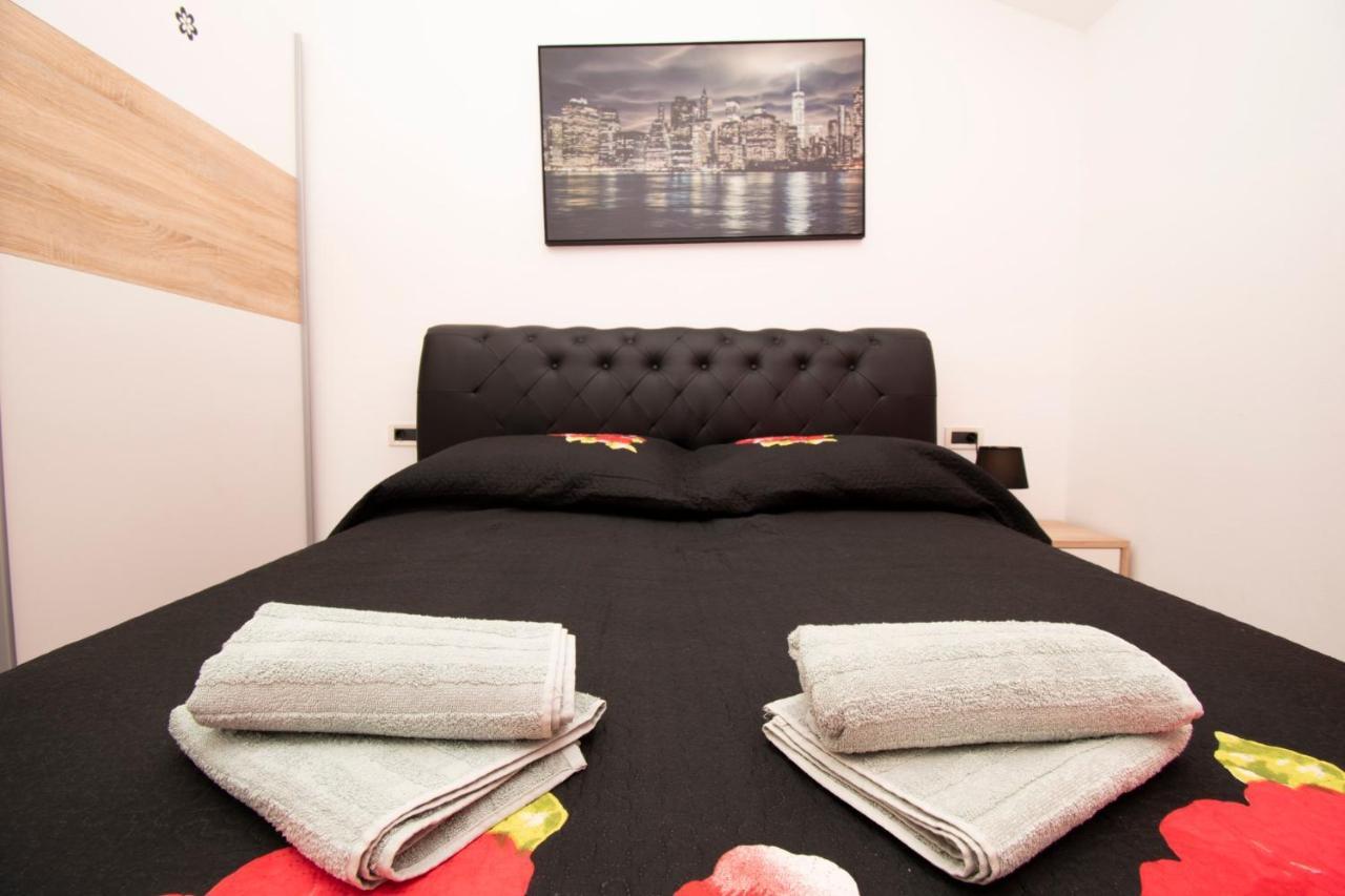 Apartments With Pool In Pula,Croatia Bagian luar foto