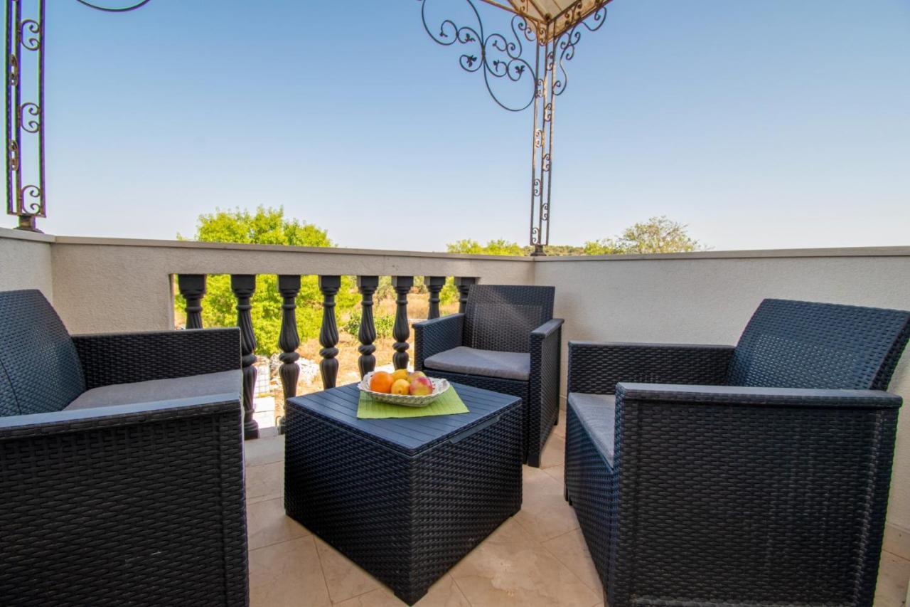 Apartments With Pool In Pula,Croatia Bagian luar foto