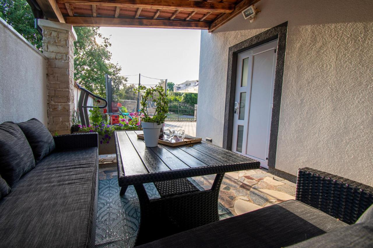 Apartments With Pool In Pula,Croatia Bagian luar foto